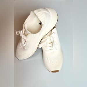 NOR Cream Minimalist Sneakers Breathable Design